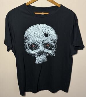 Celebrate Halloween XL Spider Web Skull Graphic T-shirt
